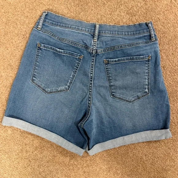 A.n.a High-Rise Denim Shorts - Picture 2 of 5